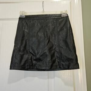 Art Class Girl's‎ Medium (7/8) Faux Leather Skirt